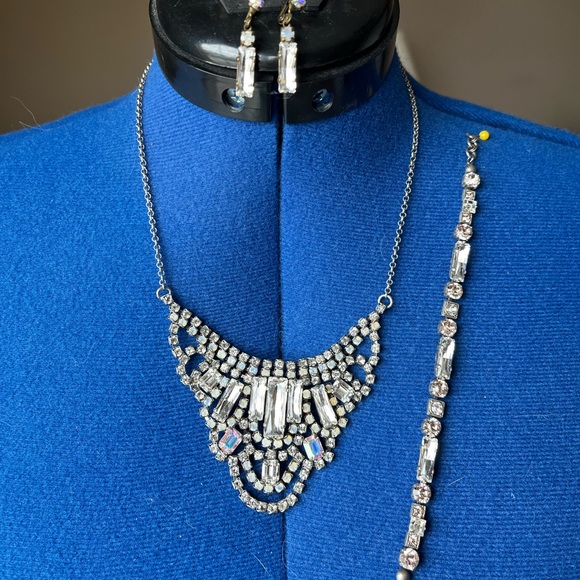 SOLD Snow Bunny Sorrelli Set - Picture 3 of 13